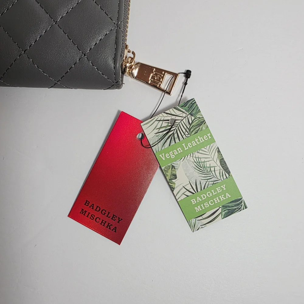 Badgley Mischka Grey Quilted Zip Around Wallet Vegan Leather Gold Logo Wristlet - Picture 4 of 9